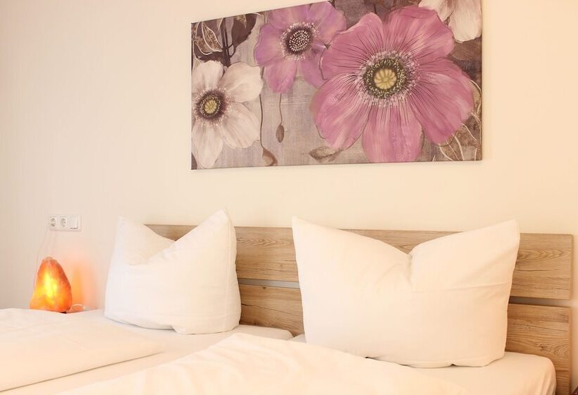 اتاق اکونومی, Garni City