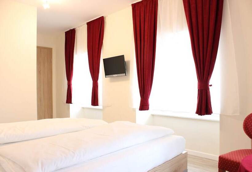 اتاق اکونومی, Garni City