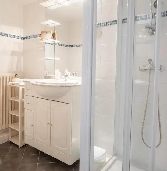 Classic Yhden Hengen Huone, Hôtel Itzalpea