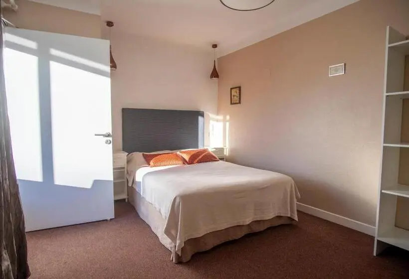 Basic Yhden Hengen Huone, Hôtel Itzalpea