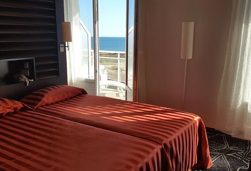 Triple Room Sea View, La Corniche