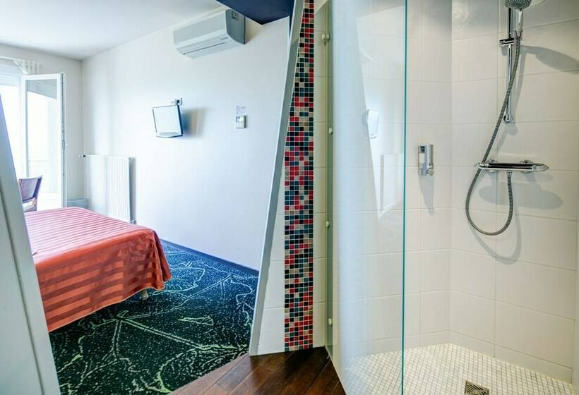 חדר סטנדרט נוף לים עם מרפסת, La Corniche