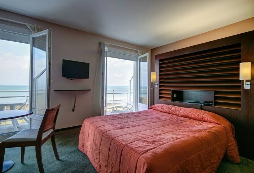 Triple Room Sea View, La Corniche