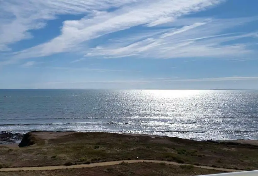 オーシャンビュースタンダードルームバルコニー付き, La Corniche