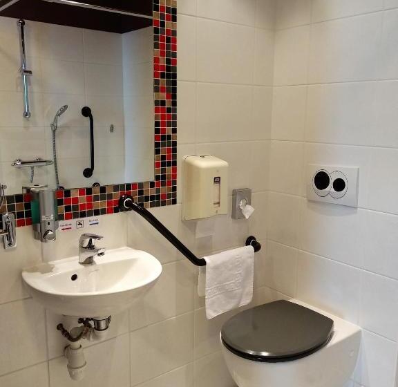 חדר סטנדרט מותאם לאדם עם מוגבלויות, La Corniche