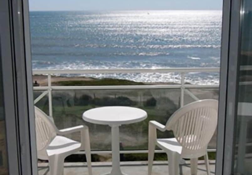 Triple Room Sea View, La Corniche