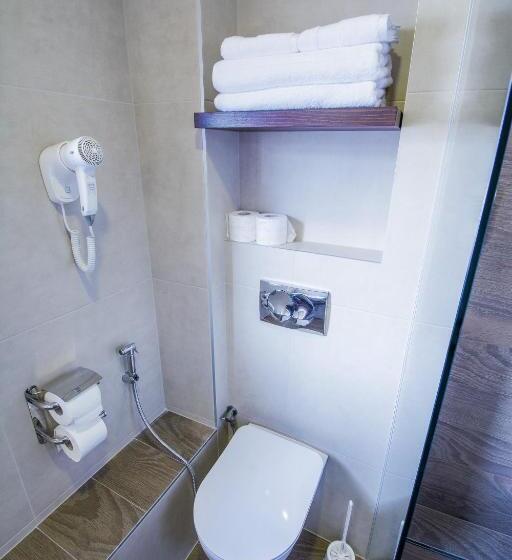 اتاق استاندارد سه نفره, Noble