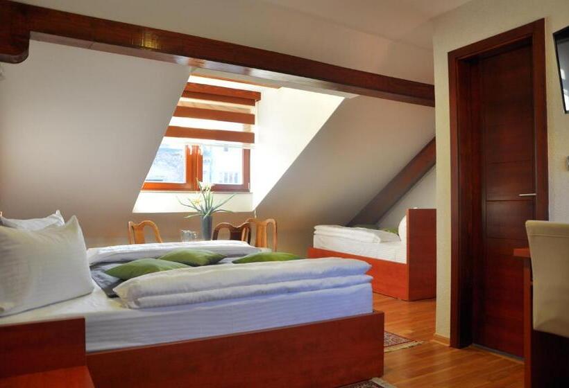 اتاق استاندارد سه نفره, Noble