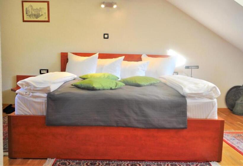 اتاق استاندارد سه نفره, Noble