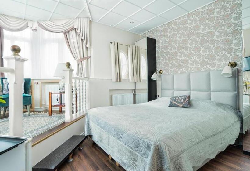 سوییت جونیور, Parus Boutique