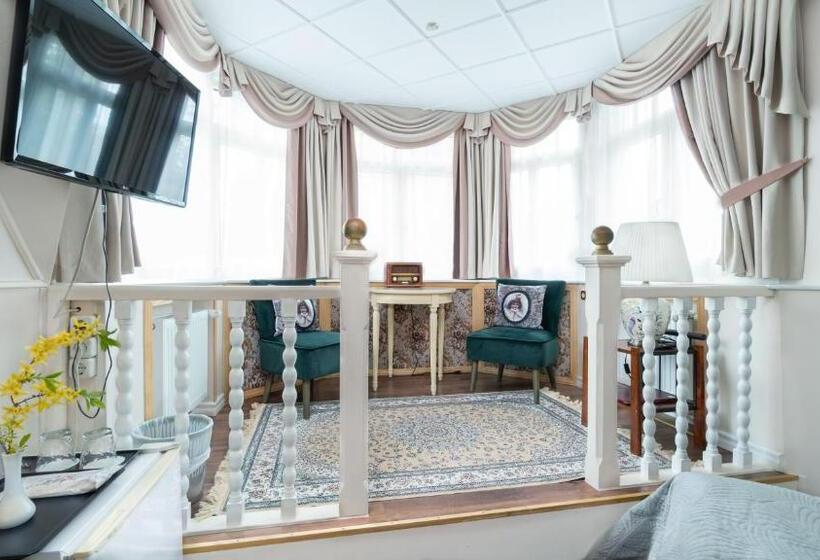 سوییت جونیور, Parus Boutique