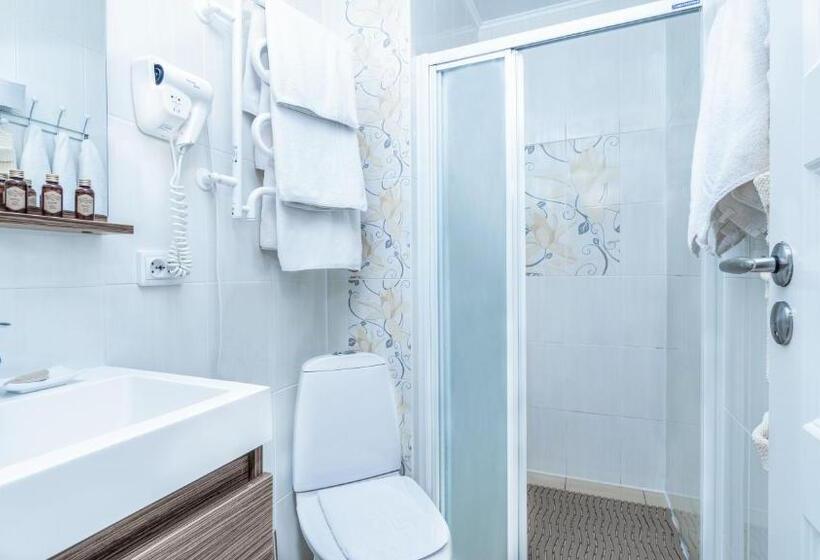 اتاق خانوادگی, Parus Boutique