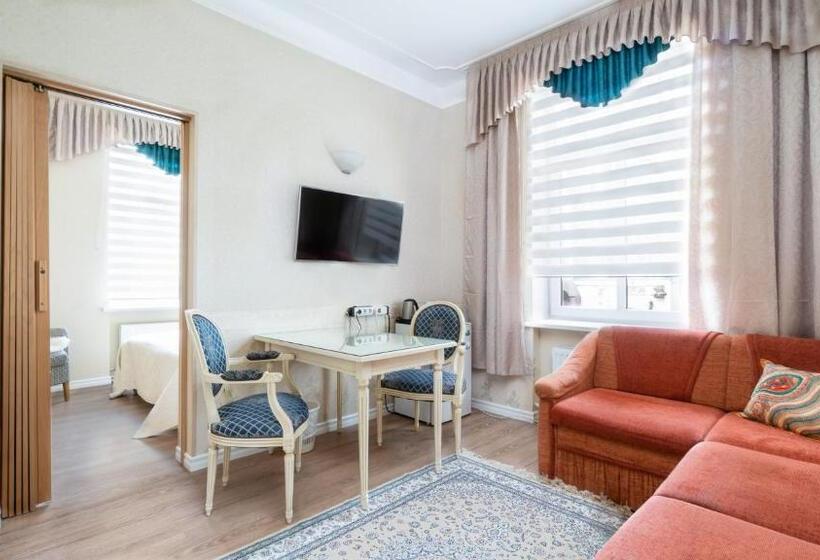 اتاق خانوادگی, Parus Boutique