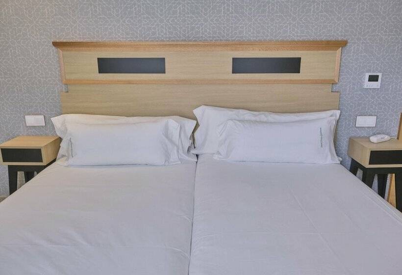 חדר סטנדרט, Praza Quintana