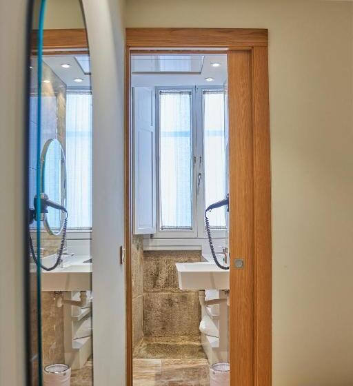 חדר סטנדרט לארבעה, Praza Quintana