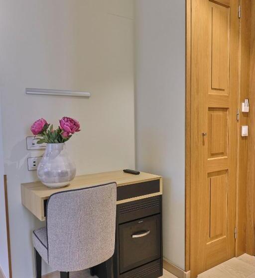 חדר סטנדרט לארבעה, Praza Quintana