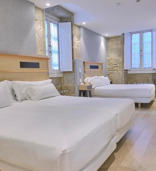 חדר סטנדרט לארבעה, Praza Quintana