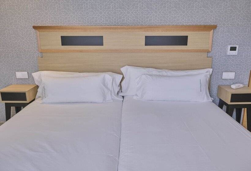 חדר סטנדרט יחיד, Praza Quintana