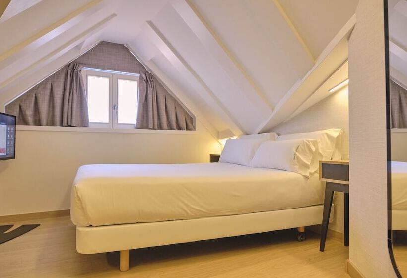 חדר סטנדרט יחיד, Praza Quintana