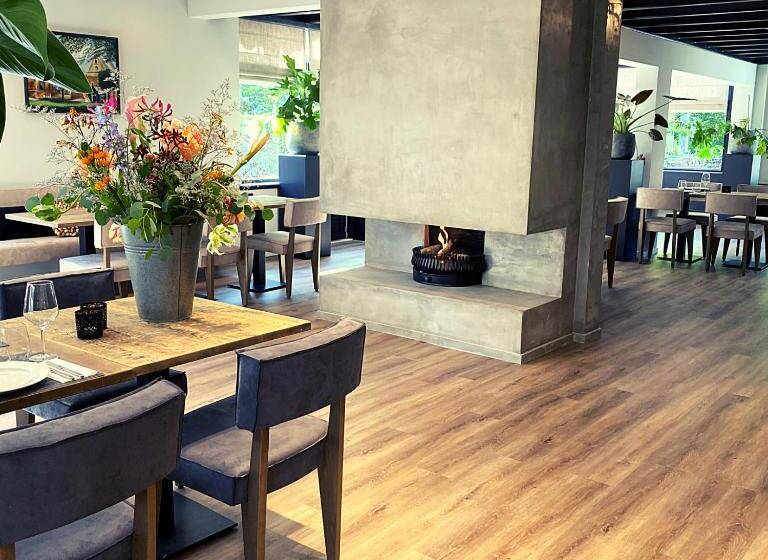 스탠다드 룸, Zee Bergen