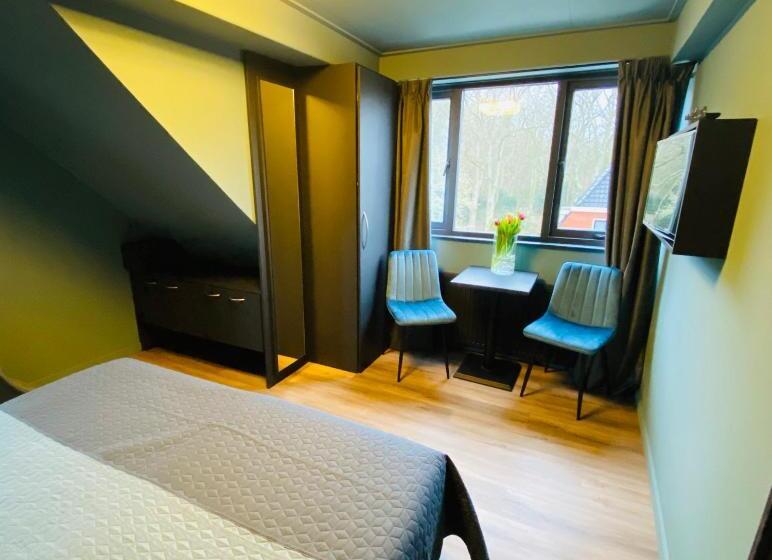 스탠다드 룸, Zee Bergen