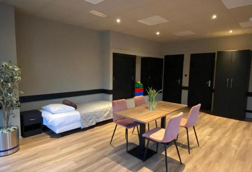 패밀리 룸, Zee Bergen