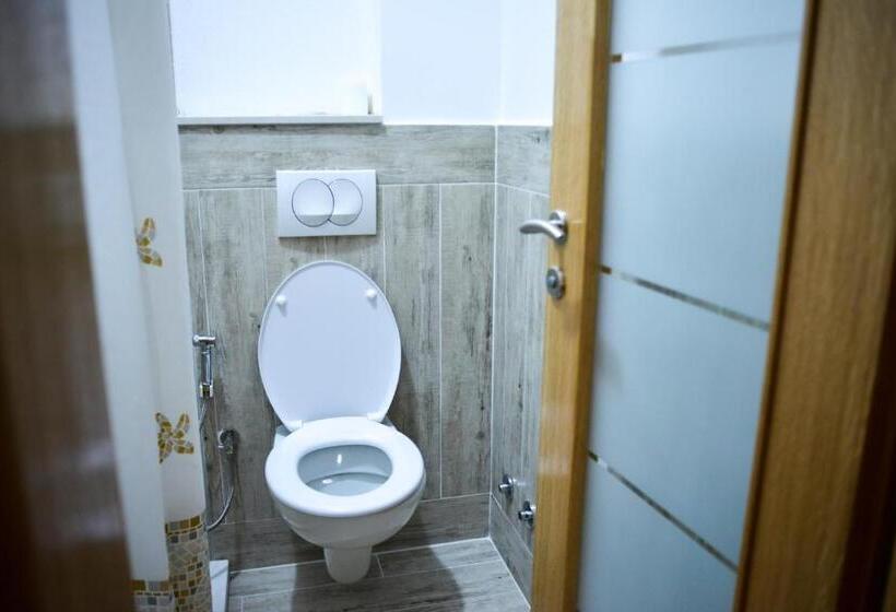 اتاق استاندارد سه نفره, Rivero A&s