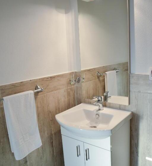 اتاق استاندارد چهار تخته, Rivero A&s