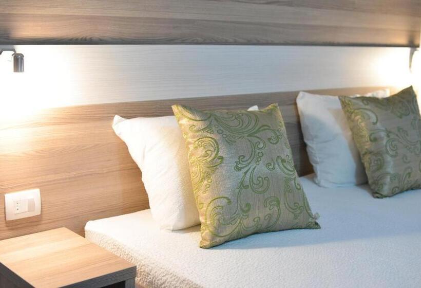 اتاق استاندارد چهار تخته, Rivero A&s