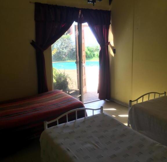 스탠다드 트리픔 룸 공동욕실, My Father S House Bed