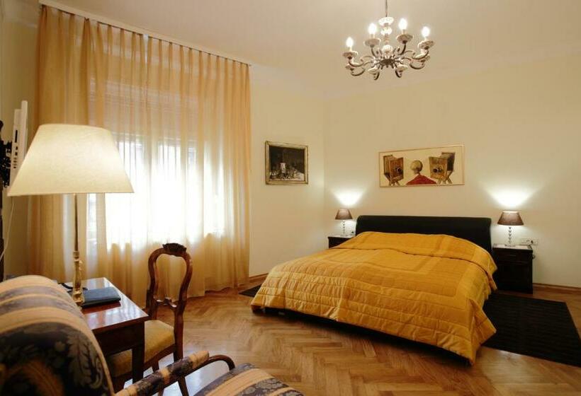 جناح, B&b Fotić