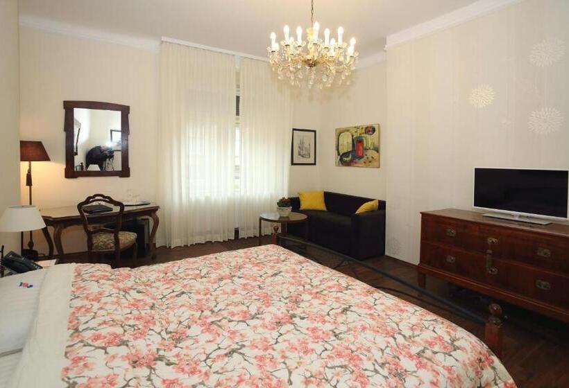 جناح, B&b Fotić