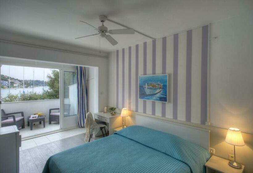 Номер Стандарт Вид на Море с Балконом, Gina Bed & Breakfast