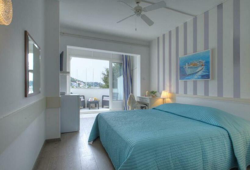 Номер Стандарт Вид на Море с Балконом, Gina Bed & Breakfast