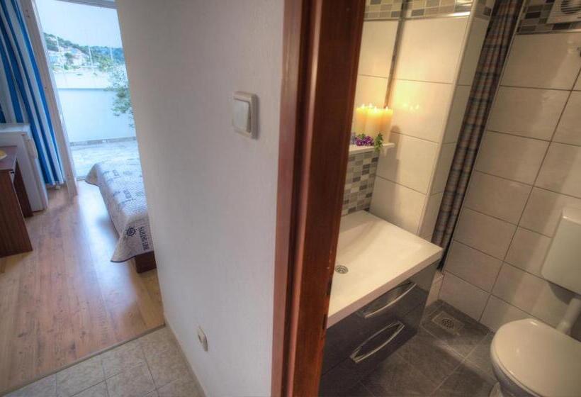 Номер Стандарт Вид на Море с Балконом, Gina Bed & Breakfast