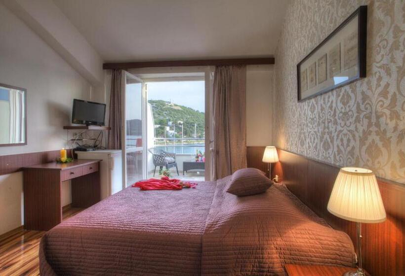 Номер Стандарт Вид на Море с Балконом, Gina Bed & Breakfast