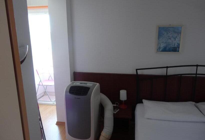 Пентхаус, Gina Bed & Breakfast