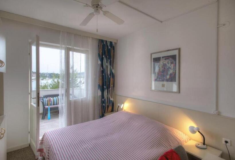 Четырехместный Номер Стандарт Вид на Море, Gina Bed & Breakfast