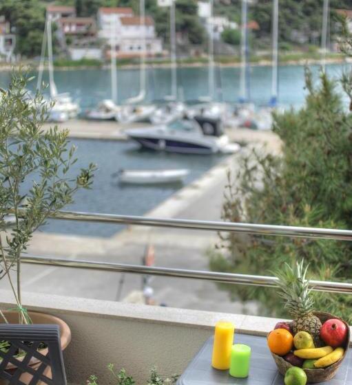 Четырехместный Номер Стандарт Вид на Море, Gina Bed & Breakfast