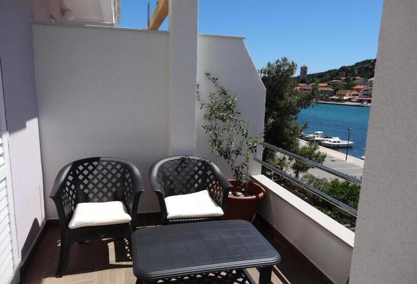 Четырехместный Номер Стандарт Вид на Море, Gina Bed & Breakfast