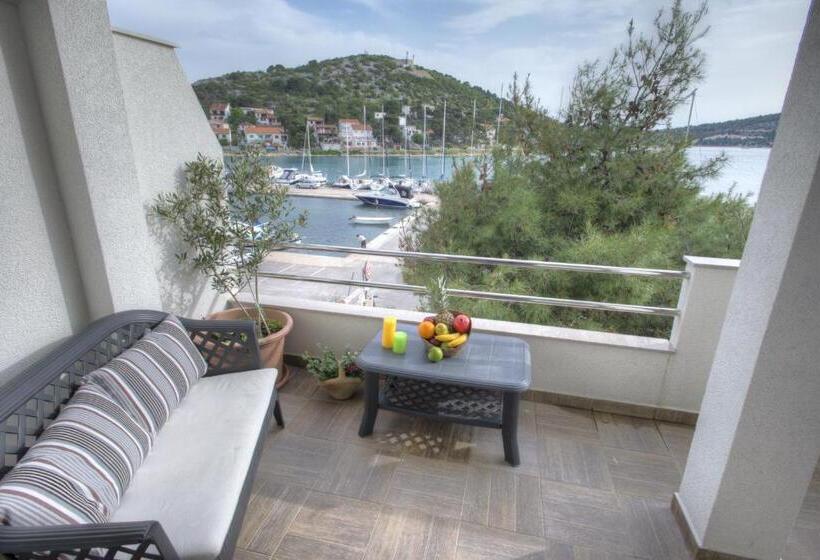 Четырехместный Номер Стандарт Вид на Море, Gina Bed & Breakfast