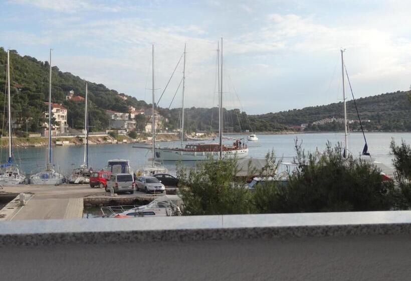 Triple Room Sea View, Gina Bed & Breakfast