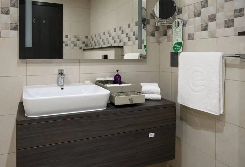 استودیو اجرایی, Centara West Bay Hotel & Residences Doha