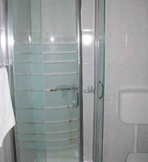 스탠다드 트리플 룸, Consul