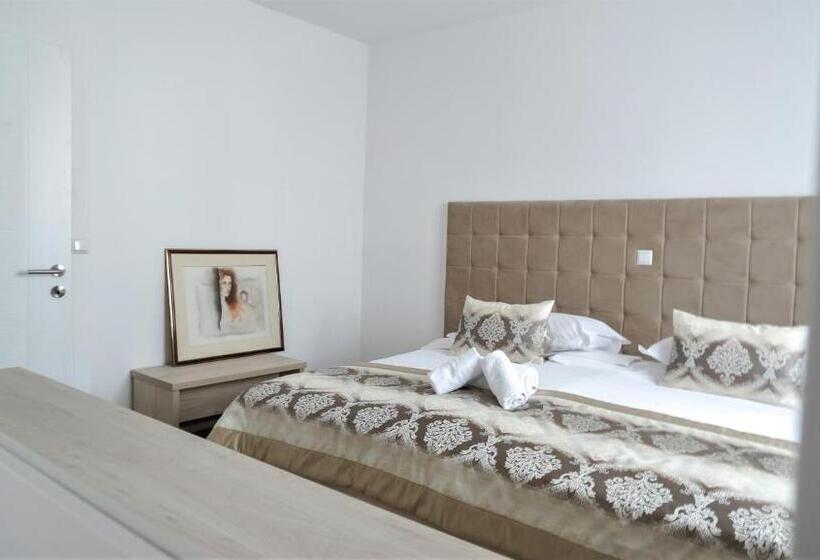 스탠다드 트리플 룸, Consul