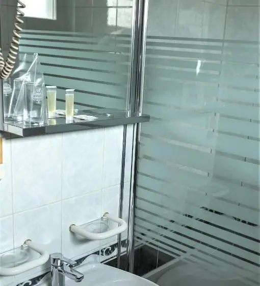 Habitación Estándar Individual, Consul