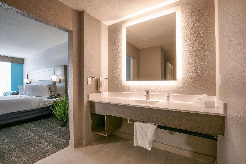 适合残疾人士使用的套间, Holiday Inn Express And Suites South Hill, An Ihg