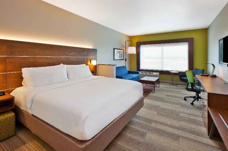 Номер Стандарт Кровать Кинг Адаптированный для Инвалидов, Holiday Inn Express And Suites South Hill, An Ihg