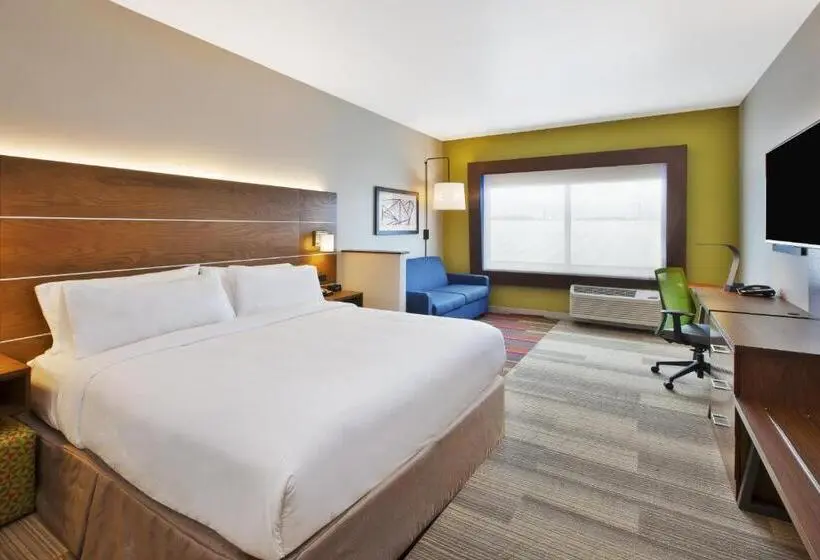 キングサイズベッドのスイートルーム, Holiday Inn Express And Suites South Hill, An Ihg