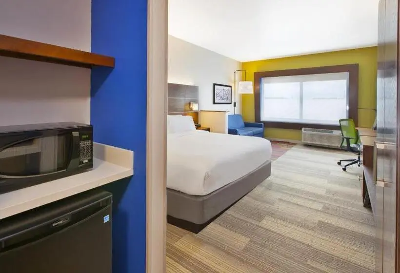 身障者適用キングサイズベッドルーム, Holiday Inn Express And Suites South Hill, An Ihg